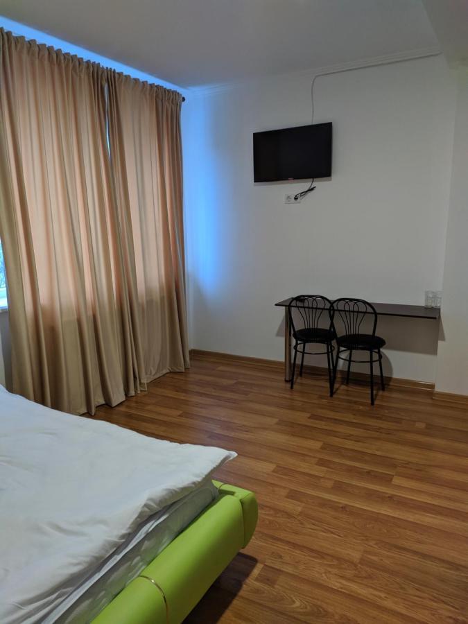 Mirage Hotel Chernivtsi Exterior foto